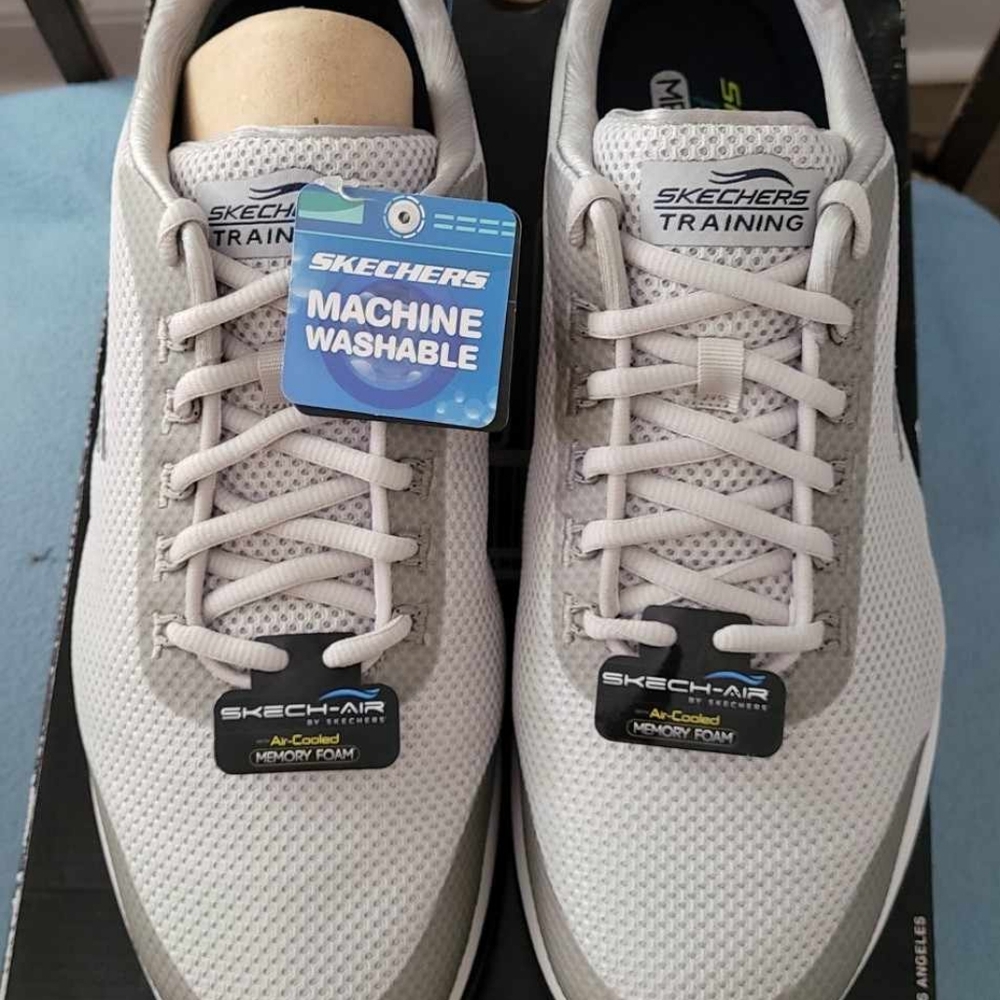 Men's Skechers.... Size 13...NEW